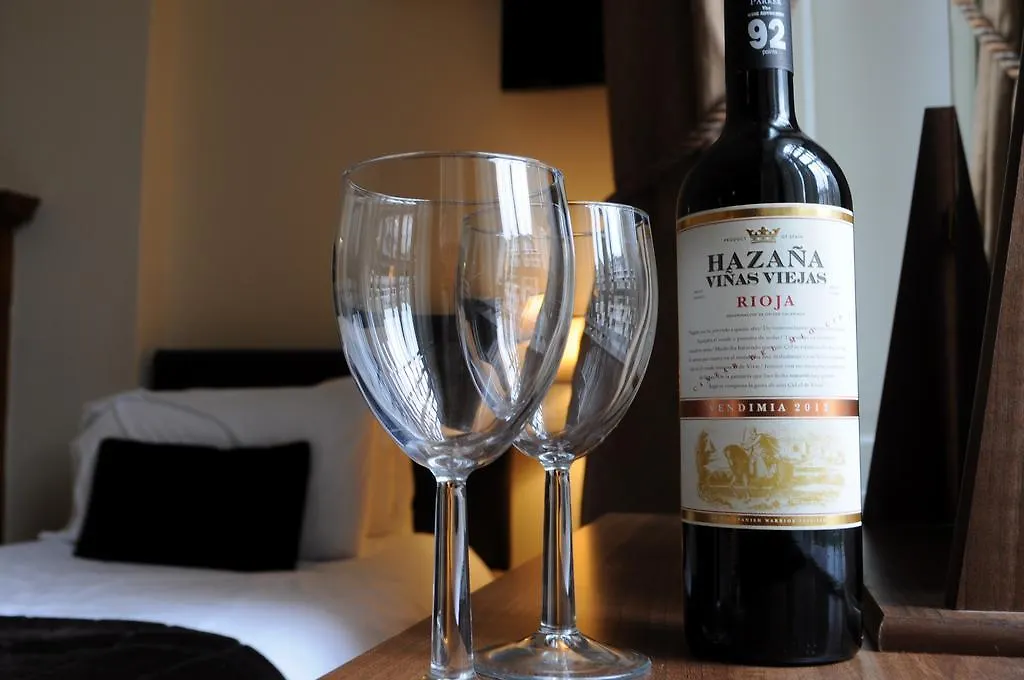 Queens Guest House Edinburgh 4*,